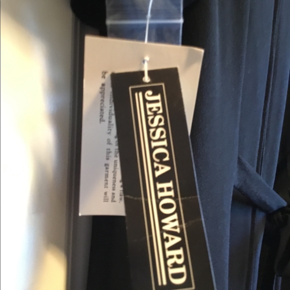 New black dress 👗 Stunning ❤️ - Picture 5 of 9